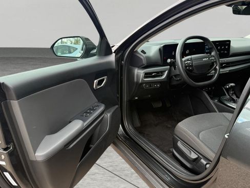 Used 2025 Kia K4 FWD image 61