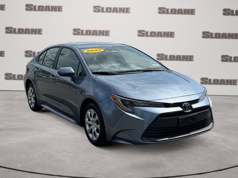 Used 2025 Toyota Corolla LE FWD image 7