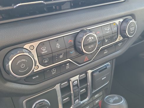 Used 2024 Jeep Wrangler Unlimited Sport AWD/4WD image 23
