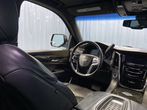 Used 2016 Cadillac Escalade Platinum image 43
