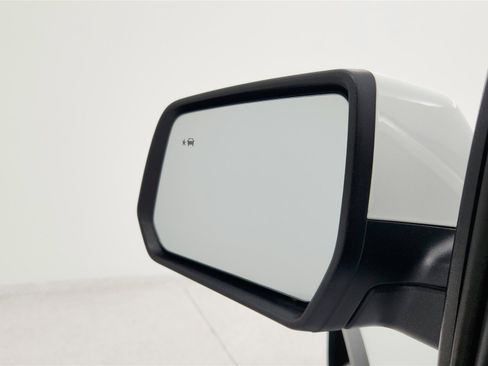 Used 2023 GMC Acadia SLT image 36