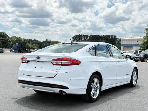 Used 2018 Ford Fusion SE w/ Equipment Group 602A FWD image 6
