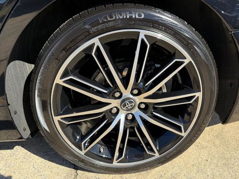 Used 2019 Toyota Avalon XSE image 11