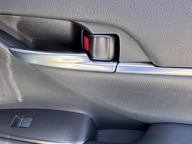Used 2024 Toyota Camry XSE FWD image 11