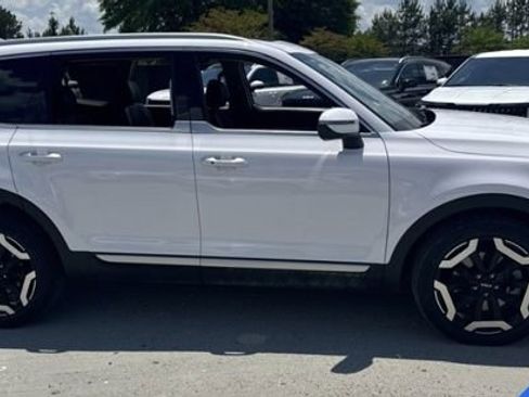 Used 2025 Kia Telluride S FWD image 4