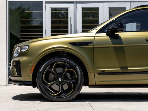 Used 2024 Bentley Bentayga image 21