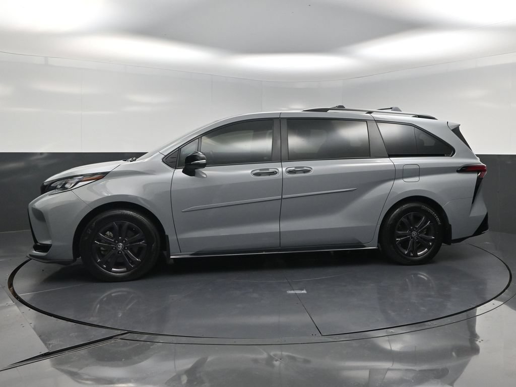 Used 2025 Toyota Sienna XSE w/ XSE Premium Package AWD/4WD image 3