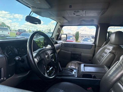 Used 2004 HUMMER H2 w/ Preferred Equipment Group AWD/4WD image 9