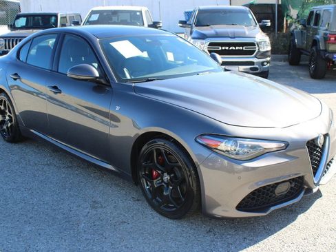 Used 2022 Alfa Romeo Giulia Ti image 3