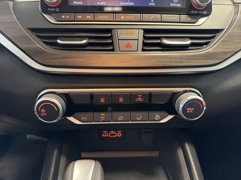 Used 2025 Nissan Altima 2.5 SV FWD image 15