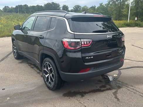 Used 2025 Jeep Compass Limited AWD/4WD image 3