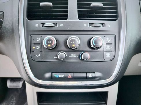 Used 2015 Dodge Grand Caravan SE w/ Quick Order Package 29E SE image 41