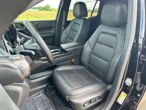 Used 2025 Chevrolet Equinox LT w/ Convenience Package II FWD image 11