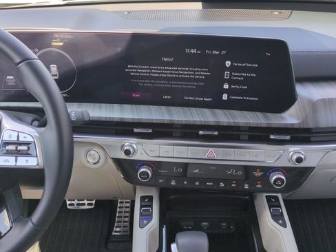 Used 2025 Kia Telluride SX w/ SX Captain's Chair Package image 17