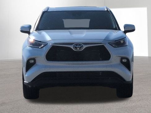 Certified 2026 Toyota Highlander XLE image 2