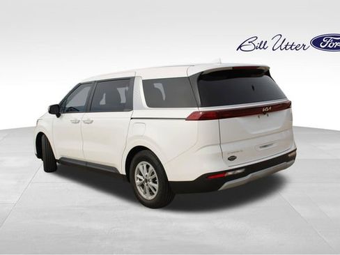 Used 2023 Kia Carnival LX image 7