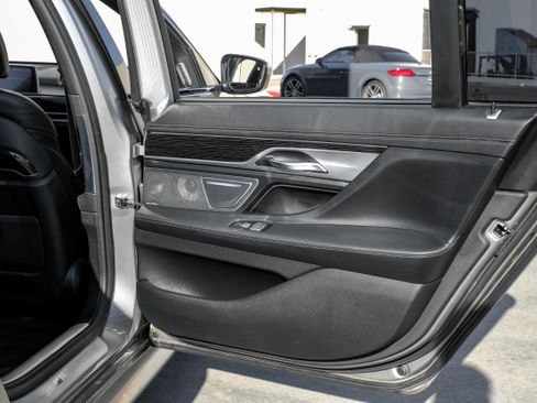 Used 2020 BMW 750i xDrive w/ Executive Package image 43