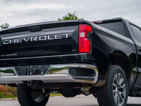 Used 2023 Chevrolet Silverado 1500 LT AWD/4WD image 8