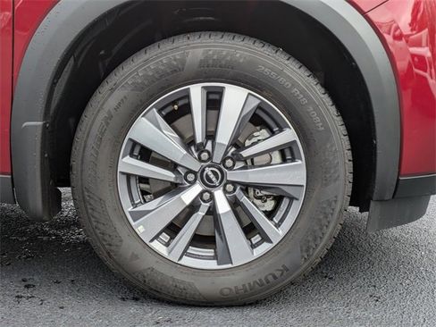 Used 2024 Nissan Pathfinder SL w/ Black Appearance Package image 11