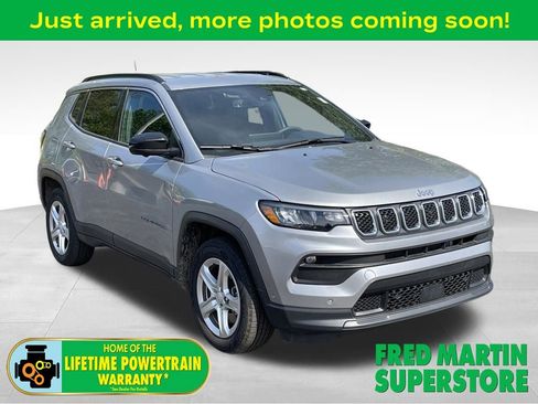 Used 2024 Jeep Compass Latitude w/ Convenience Group AWD/4WD image 1