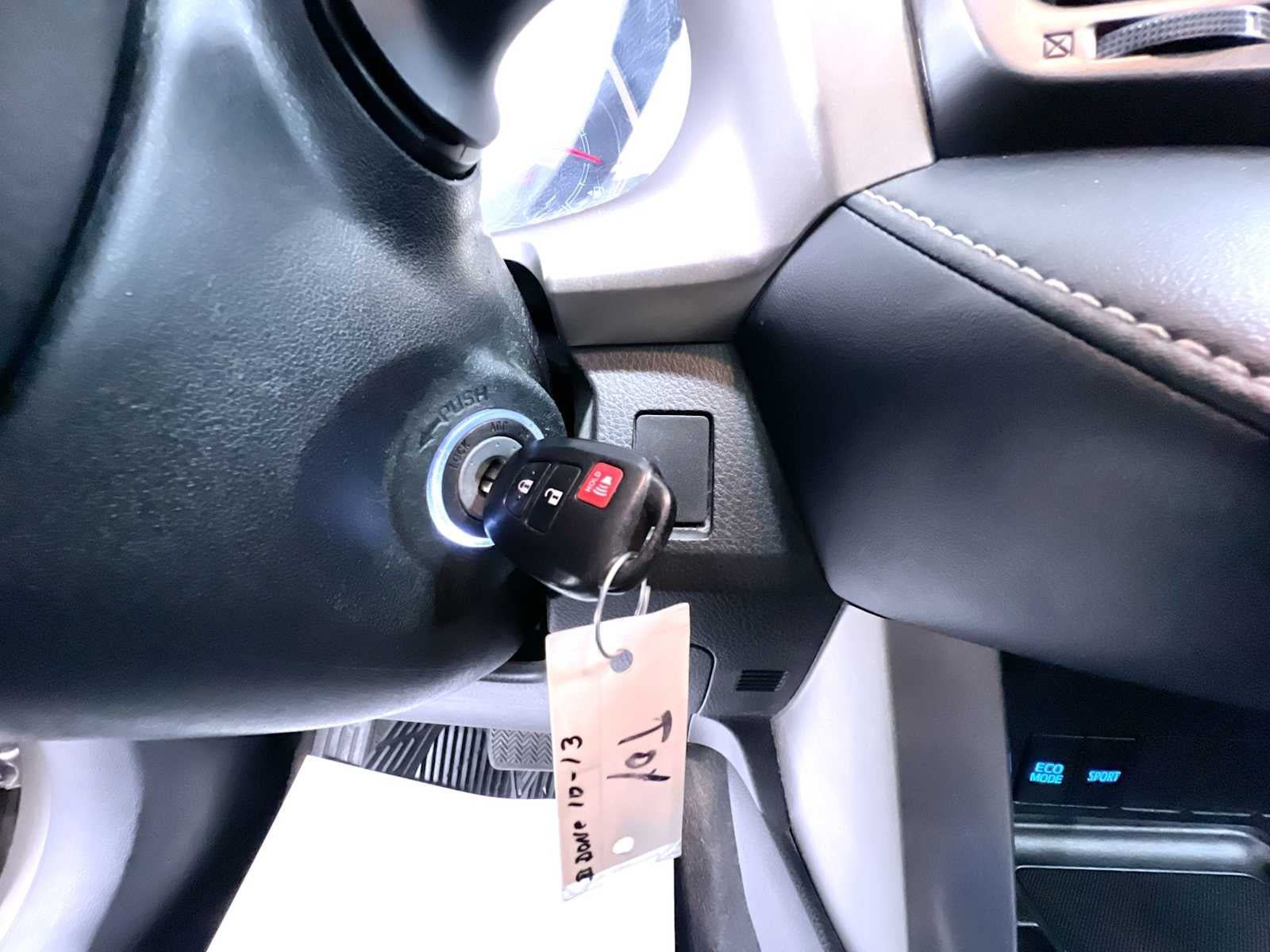 Used 2013 Toyota RAV4 XLE AWD/4WD image 17