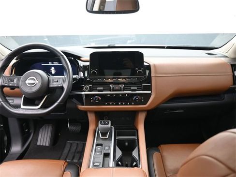 Used 2022 Nissan Pathfinder Platinum w/ Cargo Package image 27