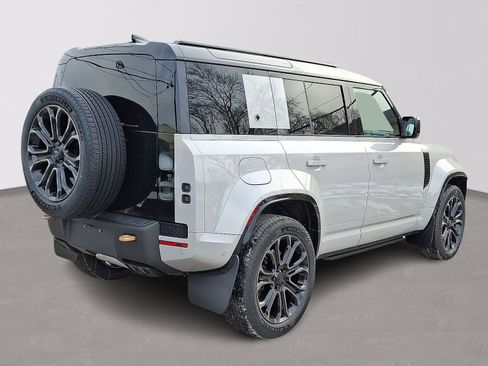 New 2026 Land Rover Defender 110 OCTA image 3
