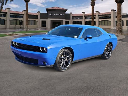 Used 2019 Dodge Challenger SXT w/ Blacktop Package RWD image 4