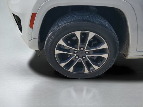 Used 2021 Jeep Grand Cherokee L Overland w/ Luxury Tech Group IV RWD image 27