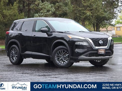 Used 2023 Nissan Rogue S image 1