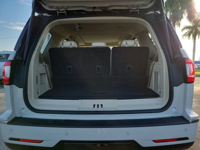 Certified 2021 Lincoln Navigator Reserve w/ Luxury Package AWD/4WD image 8