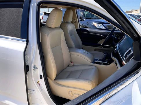 Used 2016 Toyota Highlander Limited image 8