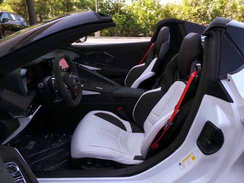 Used 2023 Chevrolet Corvette Stingray Premium Conv w/ Z51 Performance Package RWD image 26