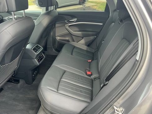 Used 2021 Audi e-tron Premium w/ Convenience Plus Package image 19