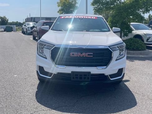 Used 2024 GMC Terrain SLE w/ Driver Convenience Package FWD image 2