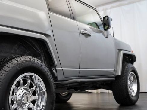 Used 2011 Toyota FJ Cruiser 4WD w/ Upgrade Pkg image 29