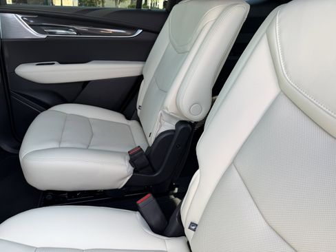 Certified 2024 Cadillac XT6 Sport w/ LPO, ONYX Package image 18