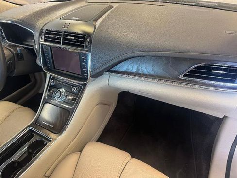 Used 2017 Lincoln Continental Reserve w/ Technology Package FWD image 7