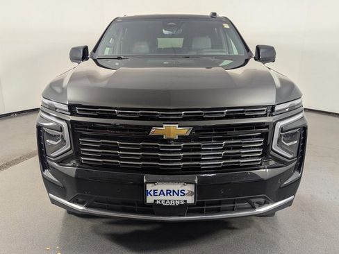 Used 2025 Chevrolet Suburban High Country image 3