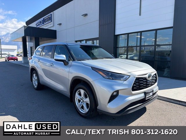 Used 2025 Toyota Highlander LE AWD/4WD image 1