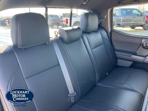 Used 2018 Toyota Tacoma TRD Sport w/ Technology Package image 31