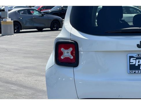 Used 2017 Jeep Renegade Altitude FWD image 14