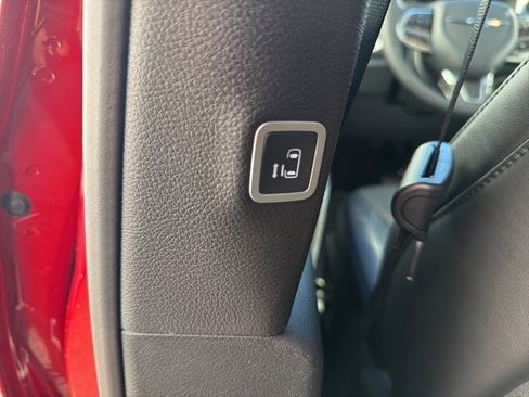 New 2026 Chrysler Pacifica Select image 29