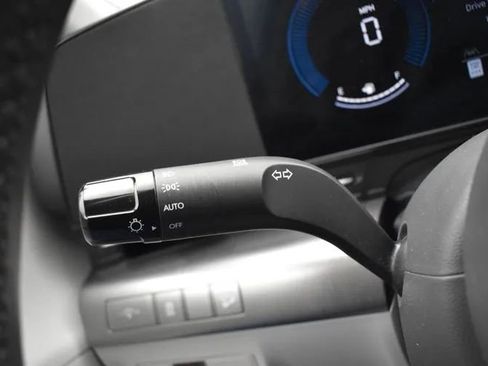 Used 2025 Hyundai Kona SEL FWD image 25