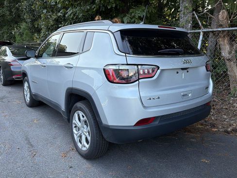 Used 2024 Jeep Compass Latitude AWD/4WD image 6
