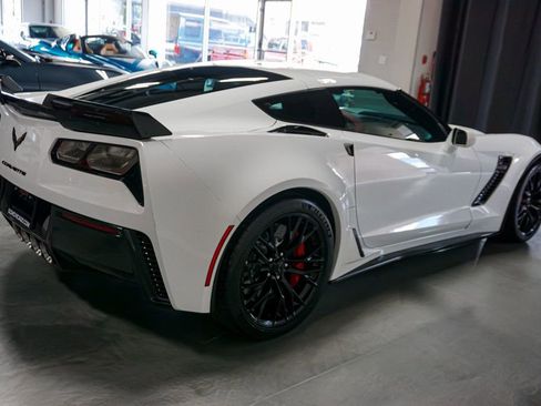 Used 2015 Chevrolet Corvette Z06 w/ Z07 Performance Package image 57