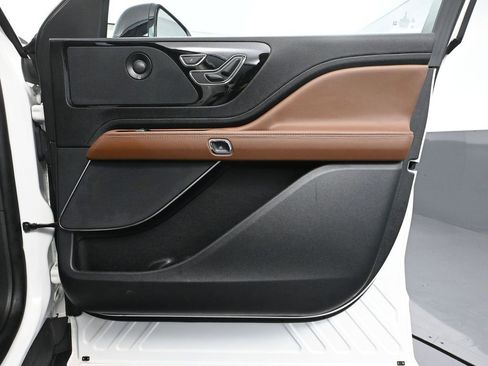 Used 2023 Lincoln Aviator Reserve image 52