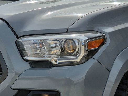 Used 2021 Toyota Tacoma TRD Sport w/ Technology Package image 8