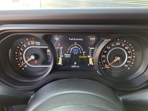 Used 2025 Jeep Gladiator Mojave AWD/4WD image 17