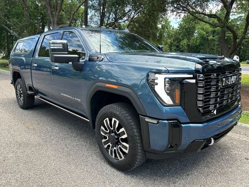 Used 2025 GMC Sierra 2500 Denali Ultimate w/ Max Trailering Package AWD/4WD image 4